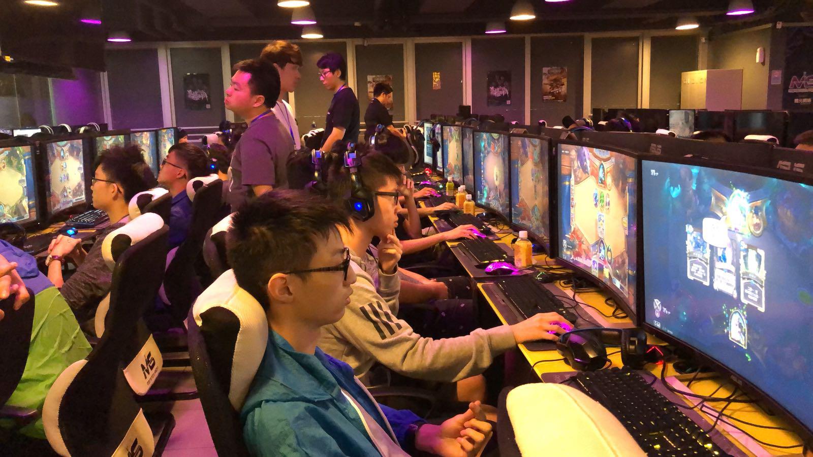 31岁乌姆蒂蒂近1年没踢球，巅峰身价7000万如今剩250万.