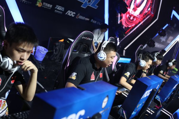 31岁乌姆蒂蒂近1年没踢球，巅峰身价7000万如今剩250万.